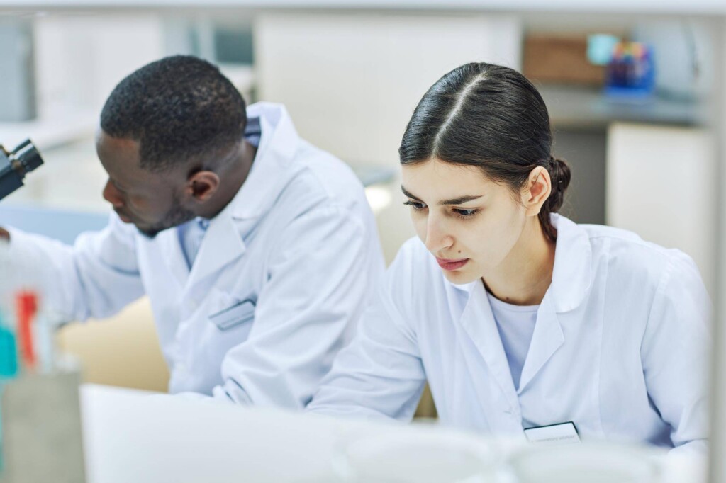 Jakie studia podyplomowe wybrać po farmacji?