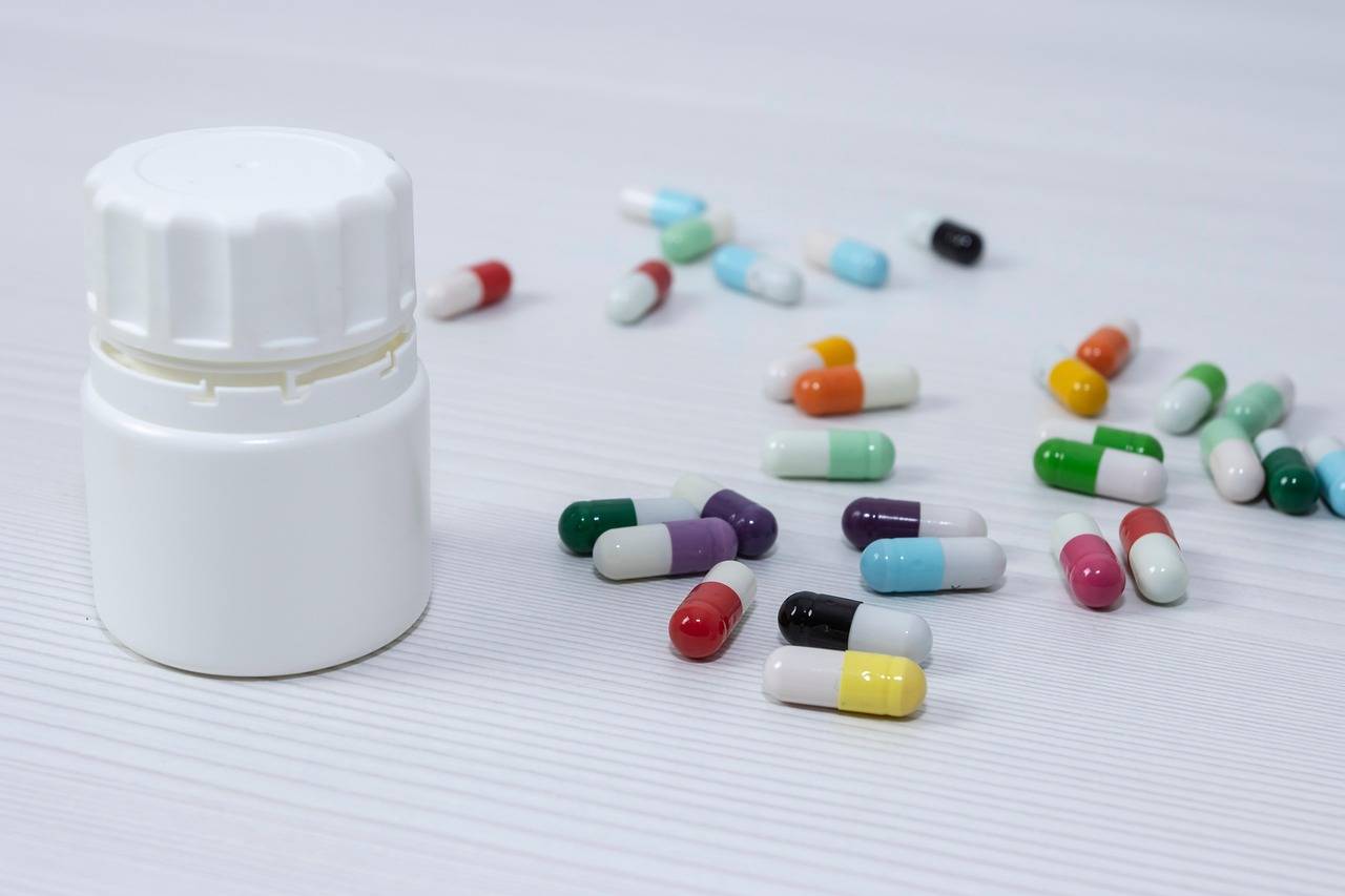 Tabletki hydroxyzinum na co są stosowane w codziennej terapii?